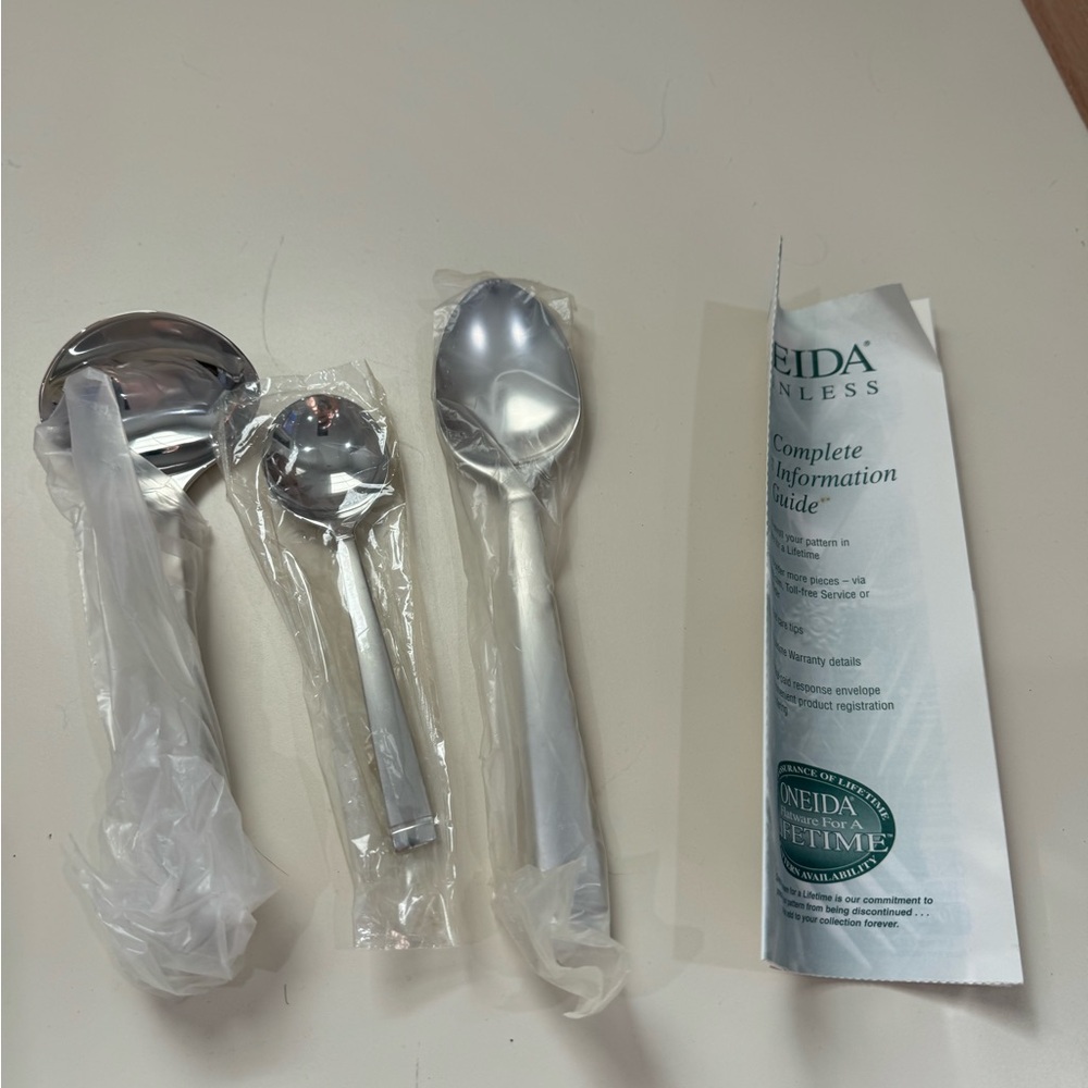 NWT Oneida USA Frost 3‎ Piece Hostess Set 18/8 Community Stainless Steel
